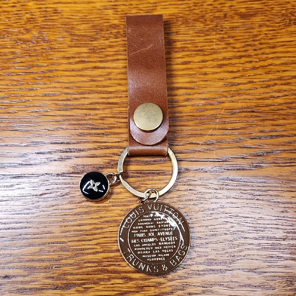 FASHION Brown Key Fob with Logo Charms
